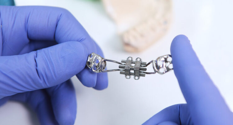 箕面市の歯医者なら痛みを少なく安心して通える尾川歯科医院