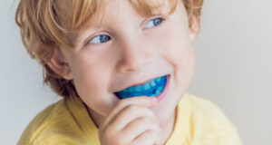 プレオルソをつける男の子