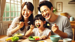 楽しそうによく噛んで食べている30代の夫婦と5歳の女の子